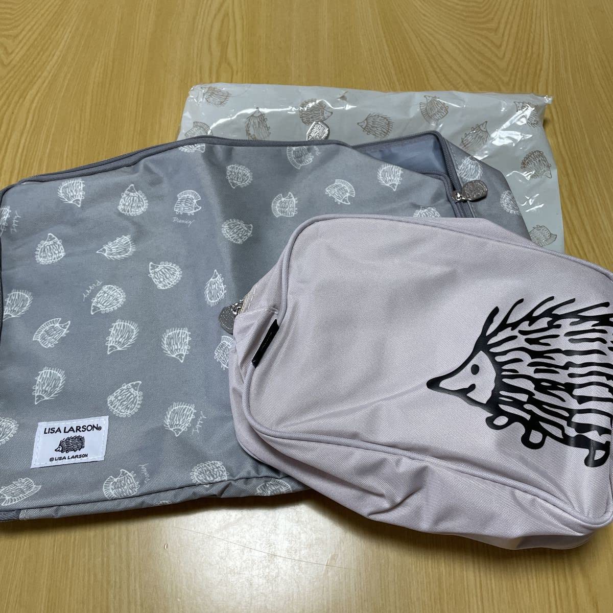 genten ×リサラーソン　ハリネズミ　マルチポーチ genten ×リサラーソン ハリネズミ マルチポーチ